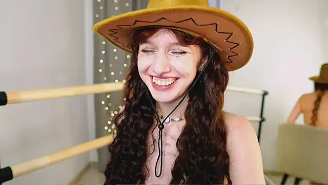 LeelooYolo online show from December 2025 08:04:02 PM