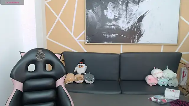 olivia russo  online show from November 2025 01:12:02 PM