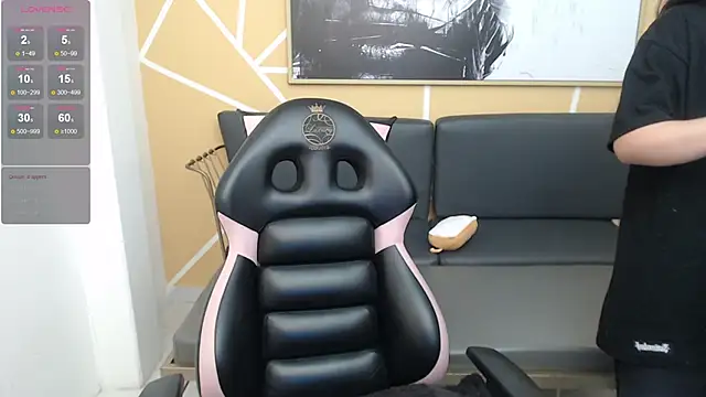 olivia russo  online show from November 2025 08:09:01 PM