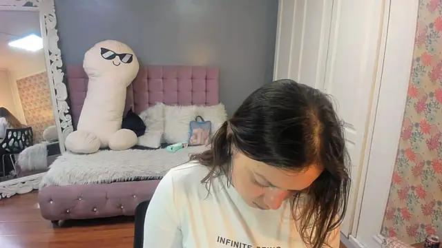 Tammy parker  online show from November 2025 04:00:02 AM