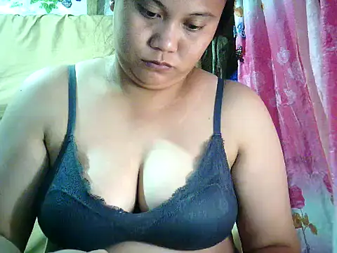 yuana25 online show from February 2026 11:07:01 AM