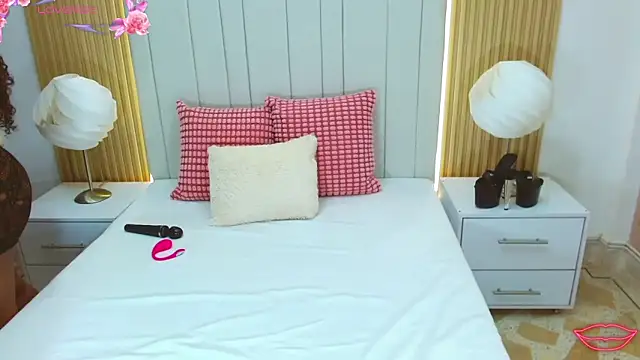 WildScarlet online show from October 2025 01:04:02 PM