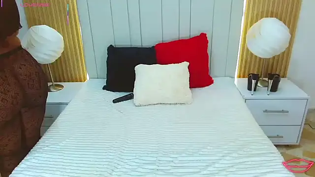 WildScarlet online show from October 2025 01:01:02 PM