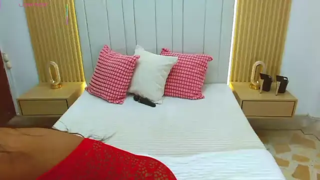 WildScarlet online show from November 2025 12:38:02 PM