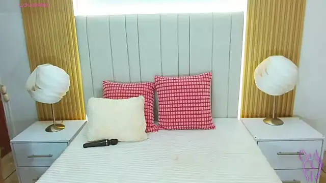 WildScarlet online show from September 2025 12:38:02 PM