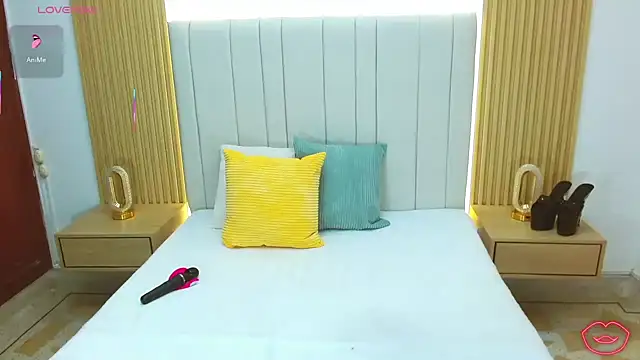 WildScarlet online show from November 2025 12:48:02 PM