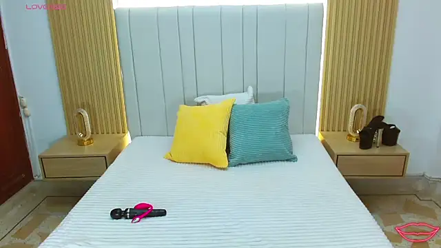 WildScarlet online show from October 2025 01:09:01 PM