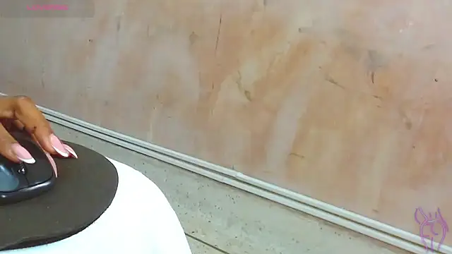 WildScarlet online show from March 2025 03:47:02 PM