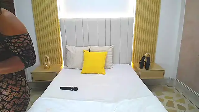 Snapshot of WildScarlet chatting on April 2026 12:30:01 PM WildScarlet online show from April 2026 12:30:01 PM