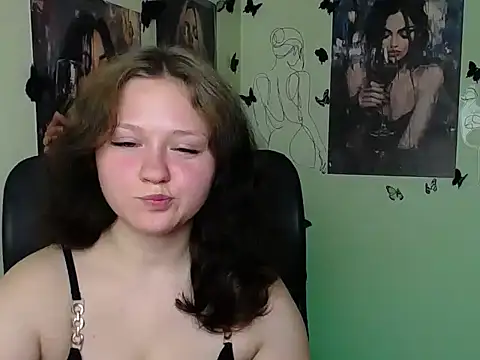 Snapshot of LadyAlice_ chatting on June 2026 06:20:01 AM LadyAlice online show from June 2026 06:20:01 AM