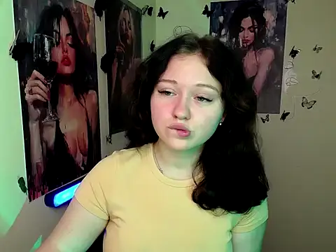 Snapshot of LadyAlice_ chatting on October 2025 06:15:02 AM LadyAlice online show from October 2025 06:15:02 AM