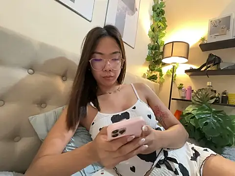 Sluttgwen69 online show from March 2026 11:10:02 PM