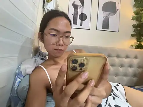 Sluttgwen69 online show from April 2026 03:05:01 PM