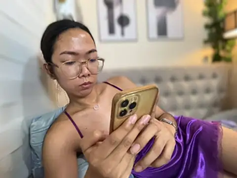 Sluttgwen69 online show from May 2026 03:28:02 PM
