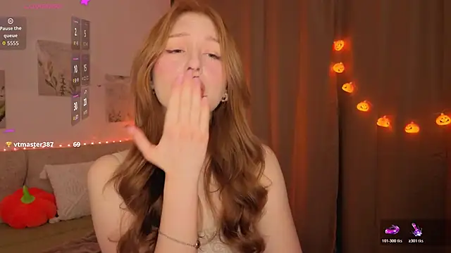 Snapshot of Betty_Twinkle chatting on October 2025 10:21:01 PM Betty Twinkle online show from October 2025 10:21:01 PM