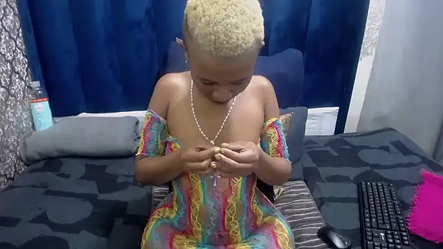 GoldenBigAssCurvy online show from September 2025 09:18:01 PM