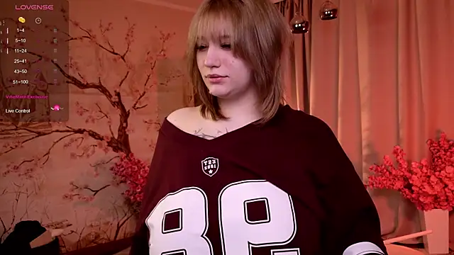 Morvelyn online show from November 2025 07:03:03 PM