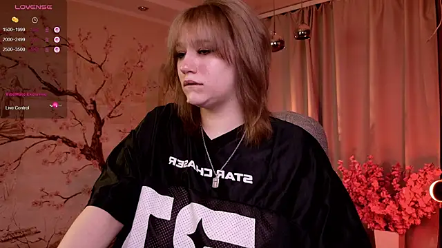 Morvelyn online show from November 2025 03:01:02 PM