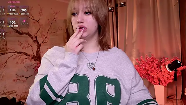 Morvelyn online show from November 2025 07:03:01 PM