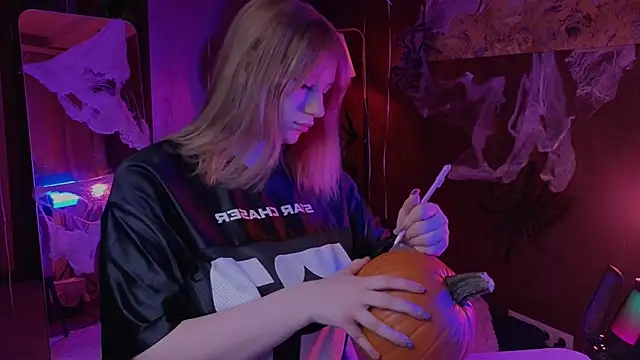 Morvelyn online show from October 2025 05:35:02 PM