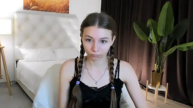 Snapshot of JulieDaniel chatting on September 2025 04:14:02 AM JulieDaniel online show from September 2025 04:14:02 AM