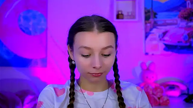 Snapshot of JulieDaniel chatting on October 2025 04:35:01 AM JulieDaniel online show from October 2025 04:35:01 AM