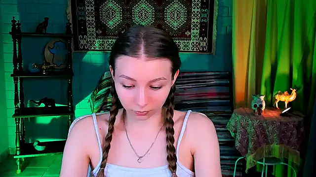 Snapshot of JulieDaniel chatting on December 2025 04:14:01 AM JulieDaniel online show from December 2025 04:14:01 AM