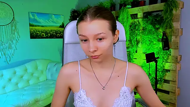 Snapshot of JulieDaniel chatting on November 2025 08:25:02 AM JulieDaniel online show from November 2025 08:25:02 AM