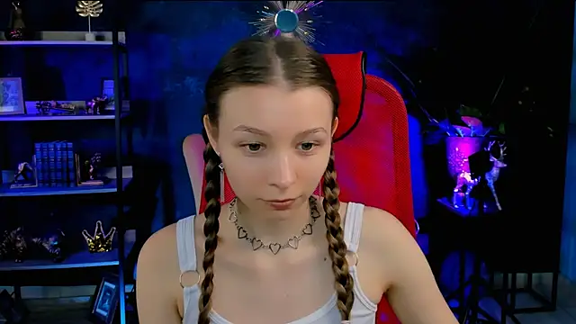 Snapshot of JulieDaniel chatting on November 2025 04:24:02 AM JulieDaniel online show from November 2025 04:24:02 AM