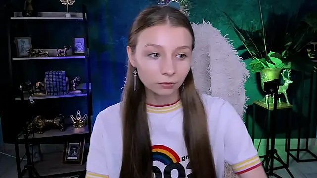 Snapshot of JulieDaniel chatting on June 2026 04:23:01 AM JulieDaniel online show from June 2026 04:23:01 AM