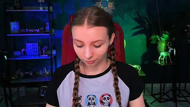 JulieDaniel online show from May 2026 04:32:02 AM