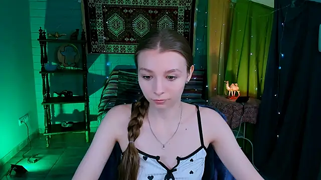Snapshot of JulieDaniel chatting on June 2026 08:03:01 AM JulieDaniel online show from June 2026 08:03:01 AM