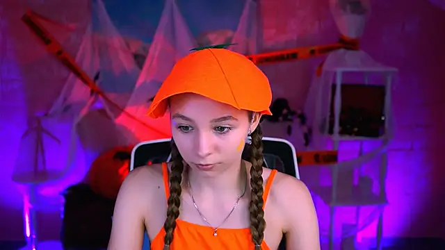 Snapshot of JulieDaniel chatting on October 2025 04:31:01 AM JulieDaniel online show from October 2025 04:31:01 AM