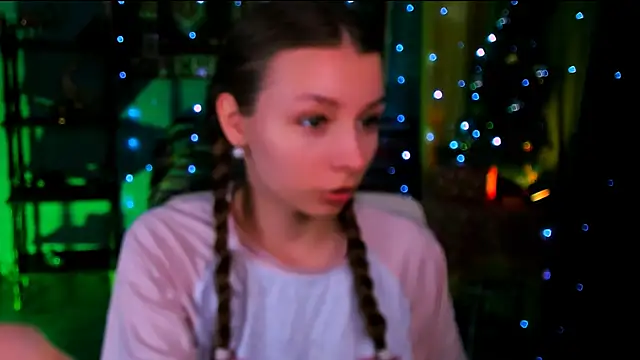 JulieDaniel online show from December 2025 09:47:02 AM