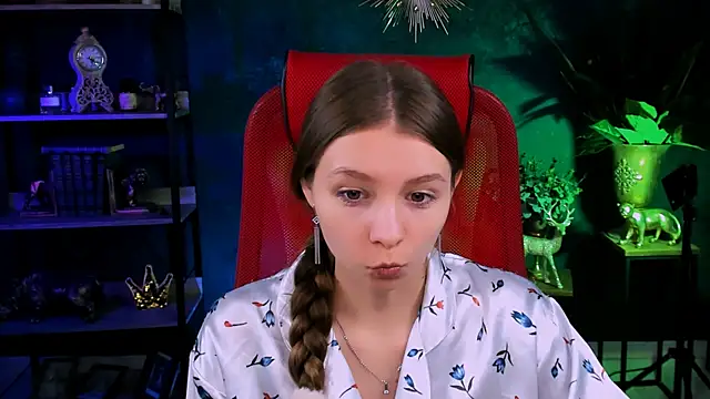 JulieDaniel online show from October 2025 08:33:01 AM