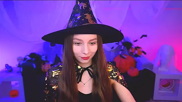 Snapshot of JulieDaniel chatting on October 2025 05:08:02 AM JulieDaniel online show from October 2025 05:08:02 AM