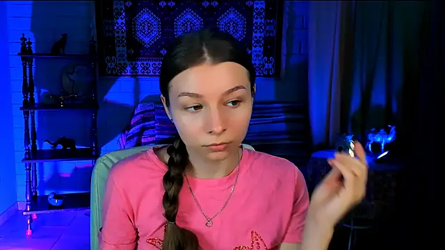 Snapshot of JulieDaniel chatting on December 2025 04:22:01 AM JulieDaniel online show from December 2025 04:22:01 AM