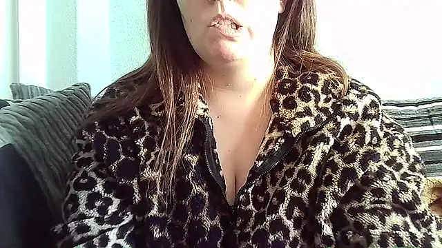 Curvy-BellaX online show from October 2025 01:21:02 PM
