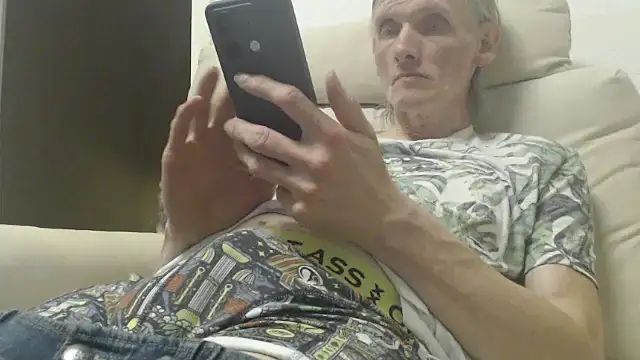 Snapshot of k74robert chatting on October 2025 03:10:02 PM k74robert online show from October 2025 03:10:02 PM