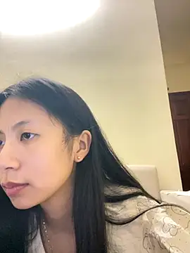 Snapshot of Lil-Gi chatting on November 2025 04:33:02 PM Lil-Gi online show from November 2025 04:33:02 PM