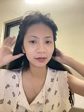 Lil-Gi online show from October 2025 04:10:02 PM