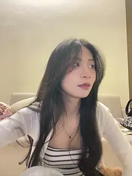 Snapshot of Lil-Gi chatting on November 2025 05:17:02 PM Lil-Gi online show from November 2025 05:17:02 PM