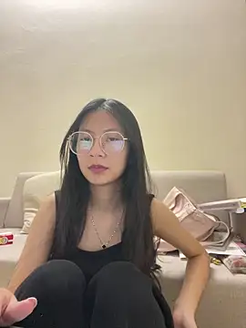 Snapshot of Lil-Gi chatting on November 2025 04:00:01 PM Lil-Gi online show from November 2025 04:00:01 PM