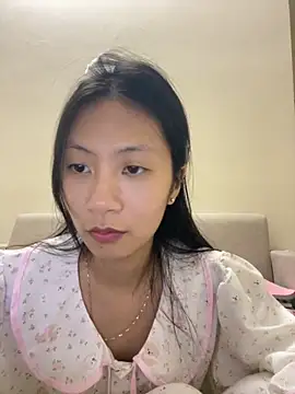 Snapshot of Lil-Gi chatting on November 2025 03:26:01 PM Lil-Gi online show from November 2025 03:26:01 PM