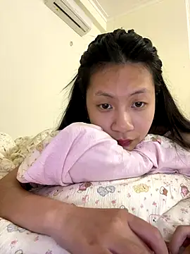 Snapshot of Lil-Gi chatting on November 2025 03:38:02 PM Lil-Gi online show from November 2025 03:38:02 PM