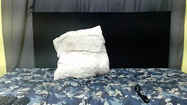 DarkBubble18 online show from October 2025 09:04:02 PM