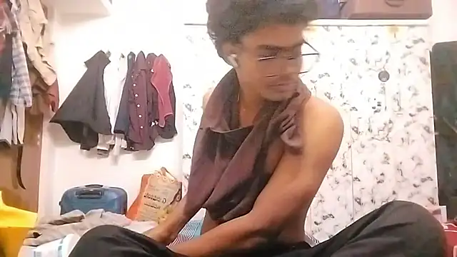 Snapshot of Rahulisagoodguy chatting on December 2025 11:00:02 AM Rahulisagoodguy online show from December 2025 11:00:02 AM