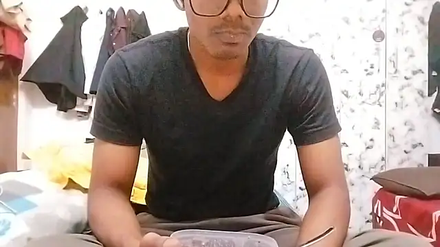 Snapshot of Rahulisagoodguy chatting on December 2025 12:18:02 PM Rahulisagoodguy online show from December 2025 12:18:02 PM