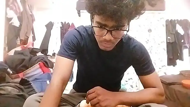 Snapshot of Rahulisagoodguy chatting on December 2025 11:04:02 AM Rahulisagoodguy online show from December 2025 11:04:02 AM