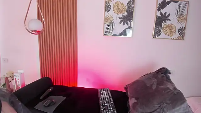 NicolWhite online show from October 2025 12:39:02 PM